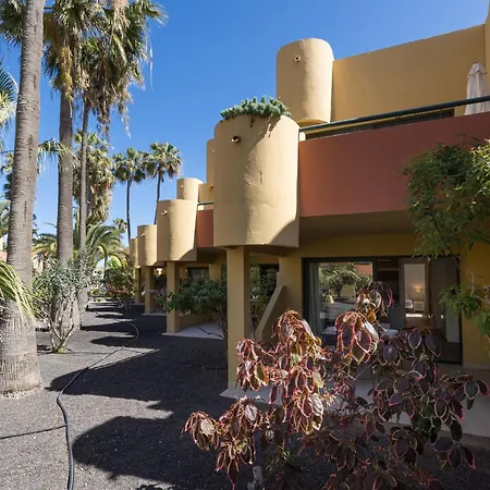 Home2book Pool & Tennis Court Cozy Apt, Apartment