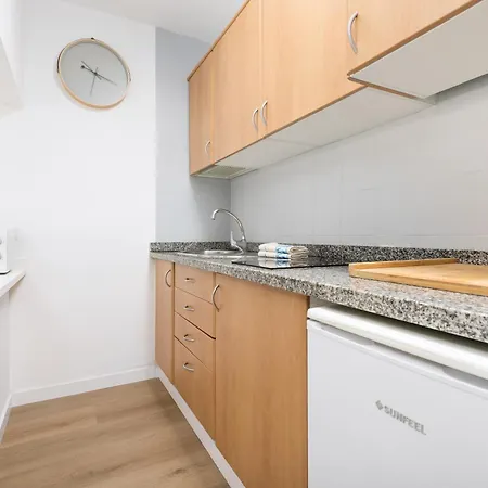 Home2book Pool & Tennis Court Cozy Apt, 公寓 *